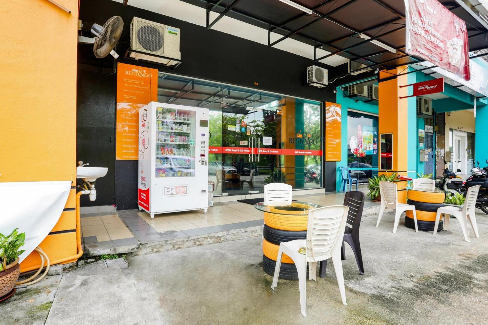 โอโย 90460 โฮเทล แคแอล2เอฟ เรสต์ แอนด์ โก Hotel ชาห์อาลัม ภายนอก รูปภาพ